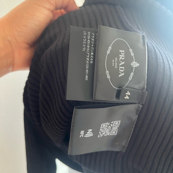 Prada Superfine Wool Black long sleeve turtleneck - Picture 6 of 8